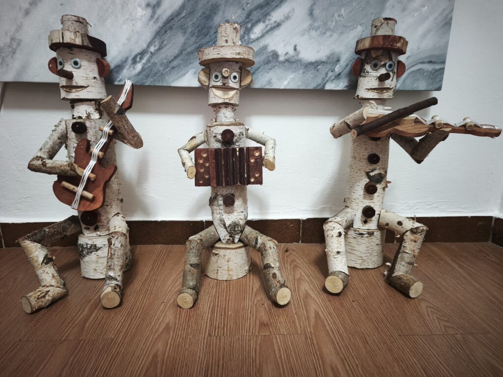 Trio musicisti in betulla